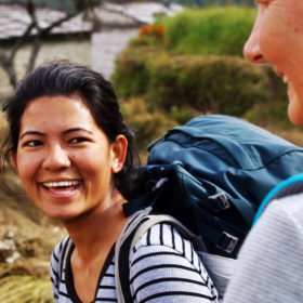 Glada guiden Kamala i Nepal