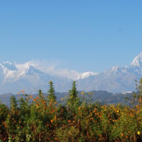 Vandringsresa Nepal. Vy av Annapurnabergen från Pokhara.