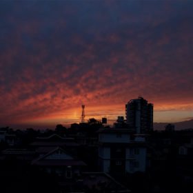 Solnedgång i Katmandu, på vandringsresa i Nepal