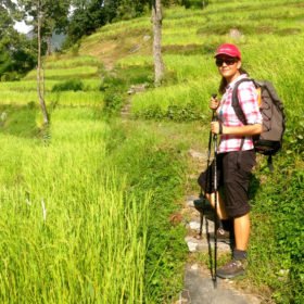 Återresa Nepal, Karin på vandring bland risterrasser